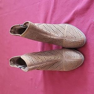 Espirit size 10 booties